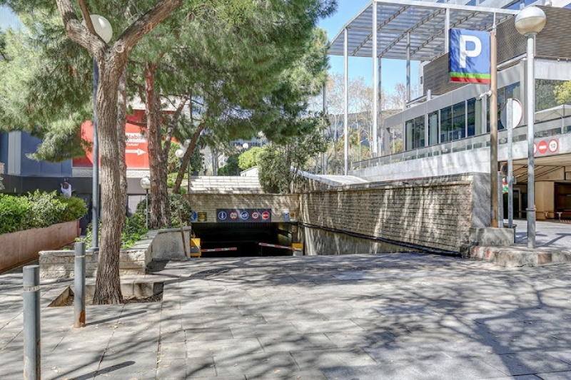 nn_parking_diagonal_barcelona_06.jpg